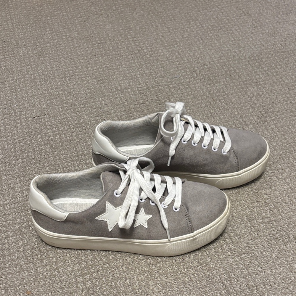 Soda Women's Gray Star Sneakers